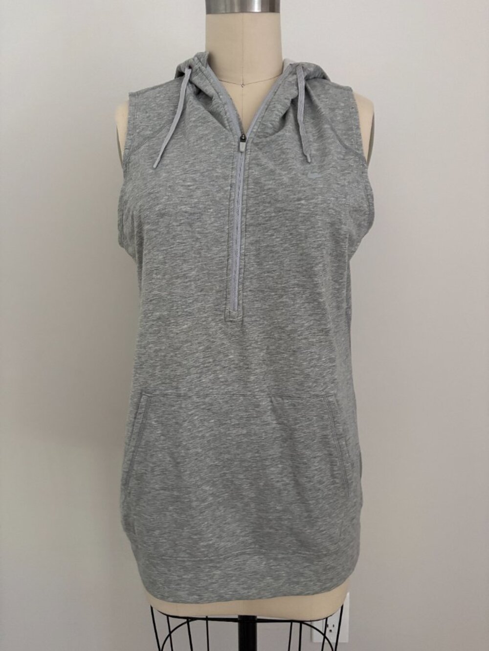Nike Obsessed Grey Sleeveless Half Zip Hoodie Athleisure Sporty Chic Gym Wear M